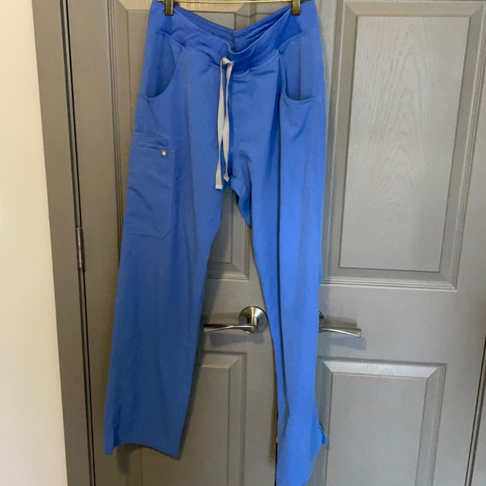 Figs Kade Cargo scrub pant